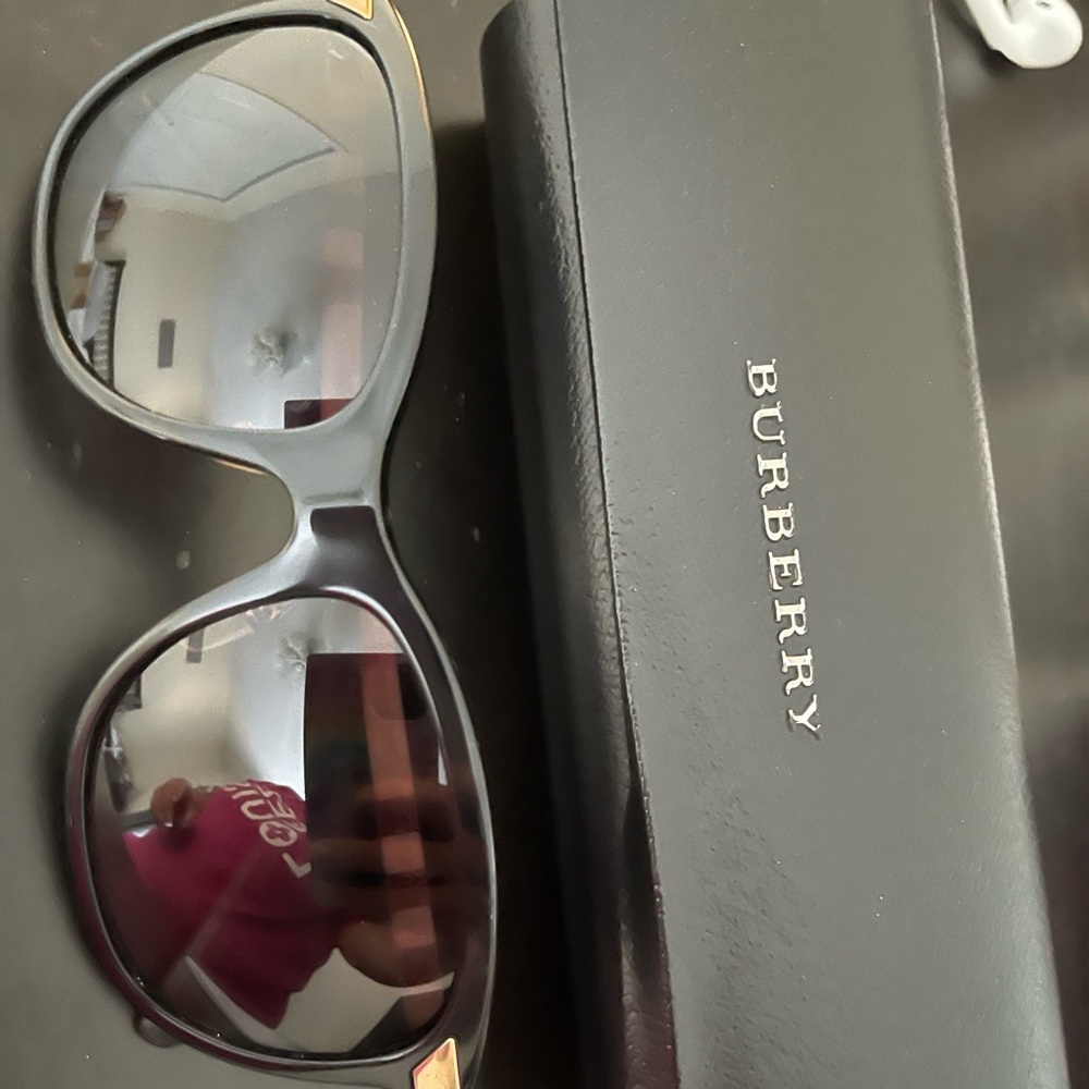 Like new Burberry Sunglasses